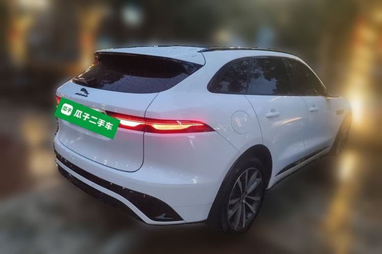 Used Jaguar F-PACE 2024 P250 R-Dynamic SE Rear Right 45 Deg