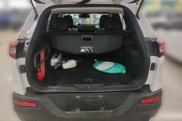 Used Jeep Cherokee 2016 2.0L Superior Edition