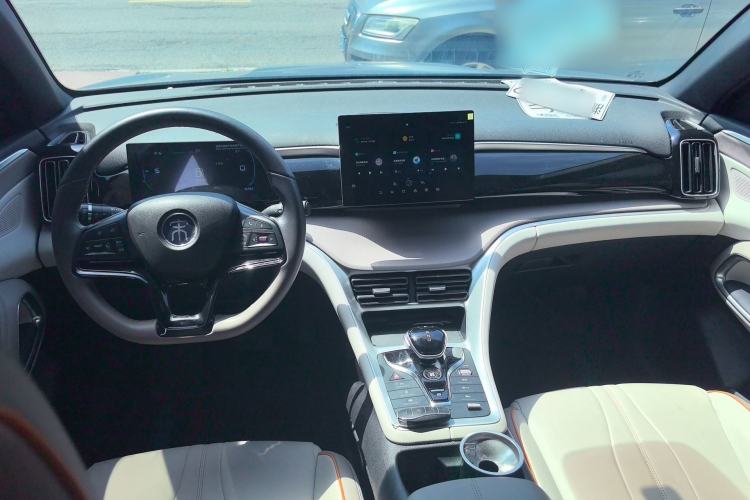 Used BYD Song Pro New Energy 2024 HONOR Edition DM-i 71KM Leading Model Center Console