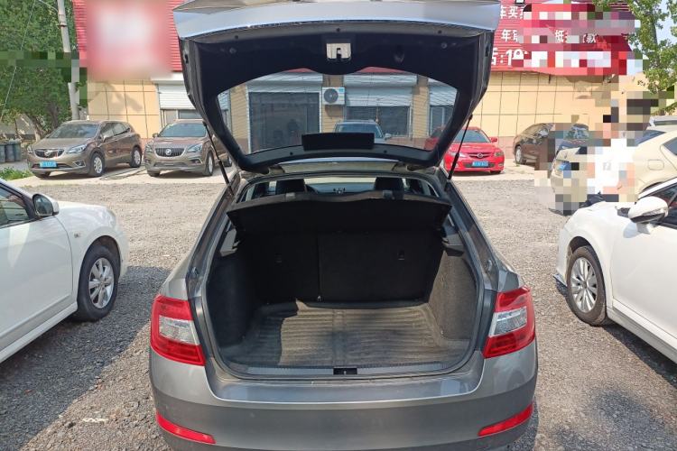 Used Skoda Octavia 2017 1.6L Automatic Smart Drive Edition Trunk