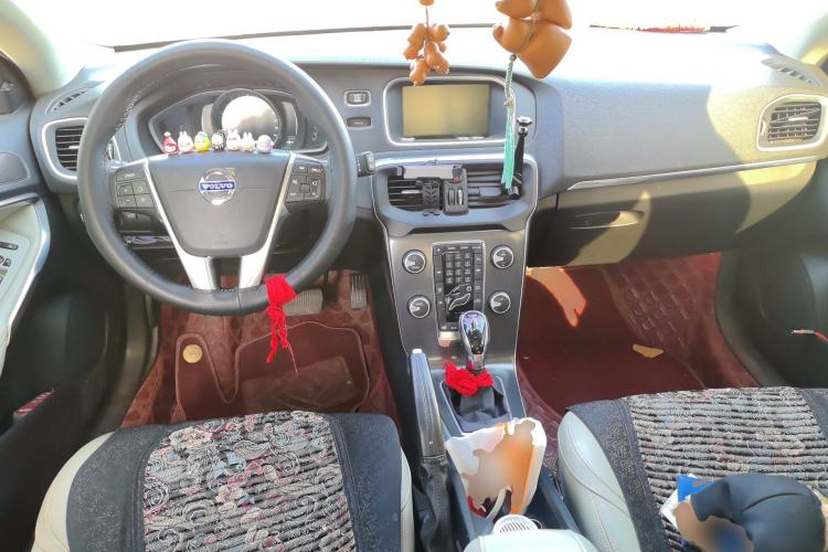 Used Volvo V40 2013 2.0T Zhiya Edition
