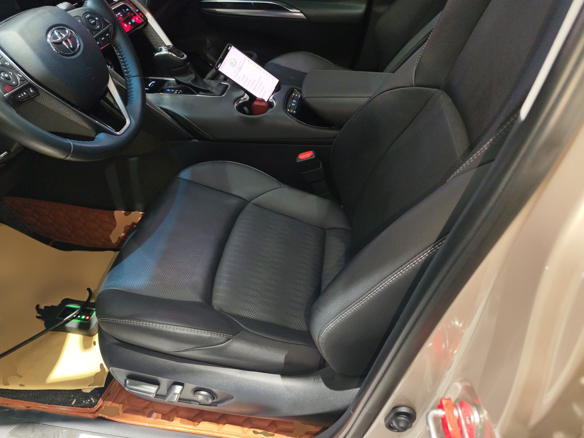 المقاعد الأمامية داخل السيارة