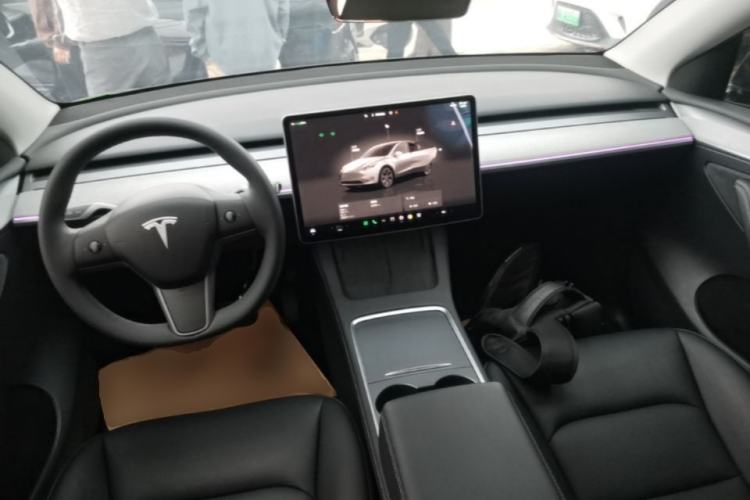 Used Tesla Model Y 2024 Rear-Wheel-Drive Version Center Console