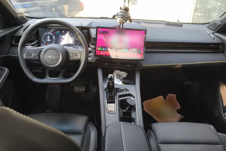 Used Lynk & Co 03 2023 1.5TD DCT JingPro Center Console