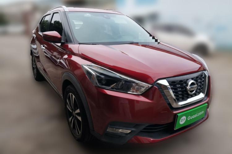 Used Nissan Kicks 2018 1.5L CVT Smart Connect Deluxe Edition Front Right 45 Deg