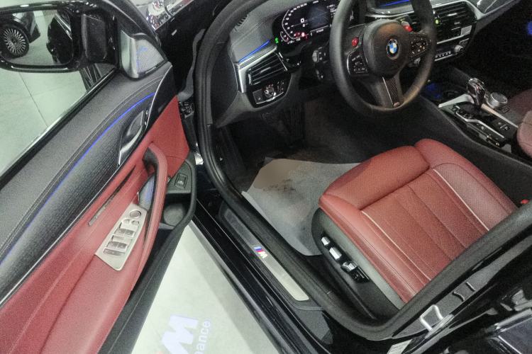 Used BMW 5 Series 2022 530Li Luxury Edition M Sport Package Driver Seat