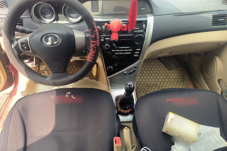 Used Great Wall C30 2013 New Vision Edition 1.5L Manual Fashion Model Center Console