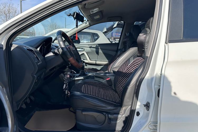 Used Haima S5 2016 1.6L Manual Luxury Tech Edition Interior 2