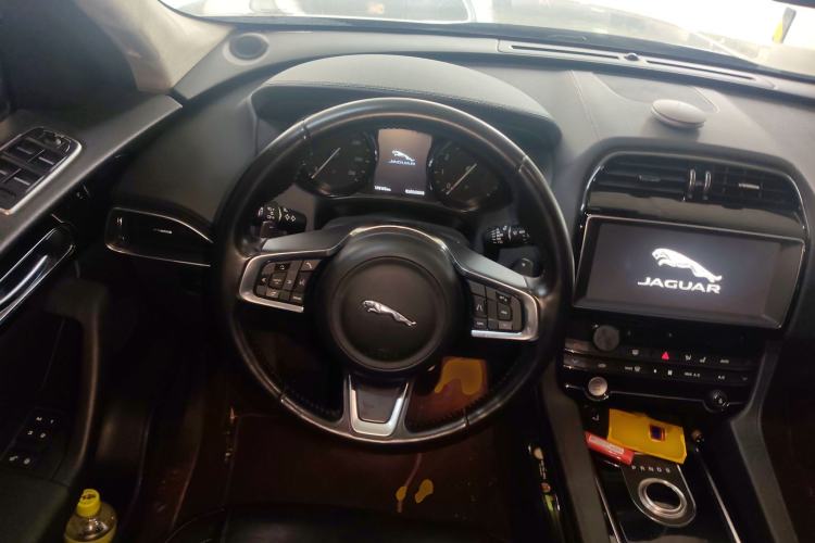 Used Jaguar F-PACE 2018 2.0T Two-Wheel Drive Urban Deluxe Edition
