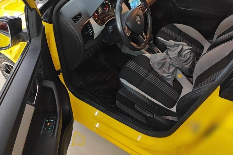 Used Skoda Fabia 2015 1.6L Automatic Sport Edition
