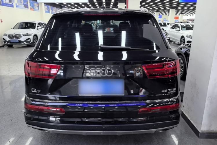 Used Audi Q7 2018 40 TFSI Comfort Model
