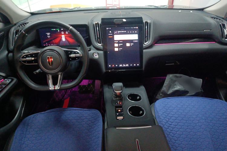 Used Hongqi HS3 2023 1.5T Two-Wheel Drive Shanwei Edition Center Console