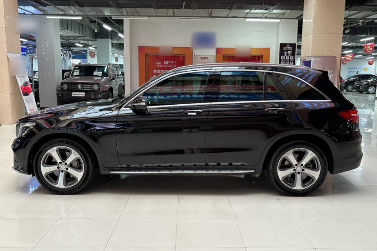 Used Mercedes-Benz GLC 2017 GLC 260 4MATIC Luxury Model Exterior 5