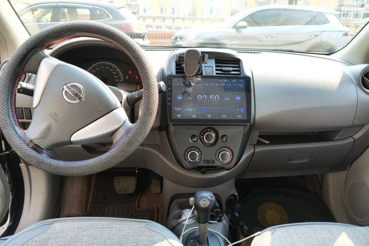 Used Nissan Sunny 2015 1.5XE CVT Comfort Edition Center Console