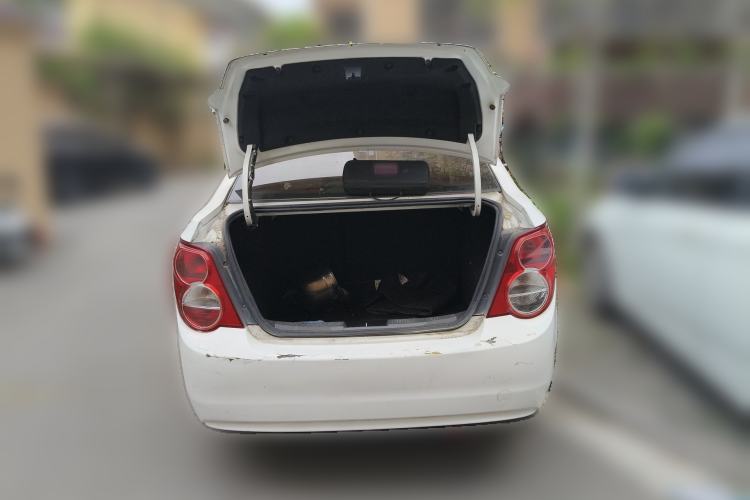 Used Chevrolet Aveo Sonic 2011 Sedan 1.4L MT SL
