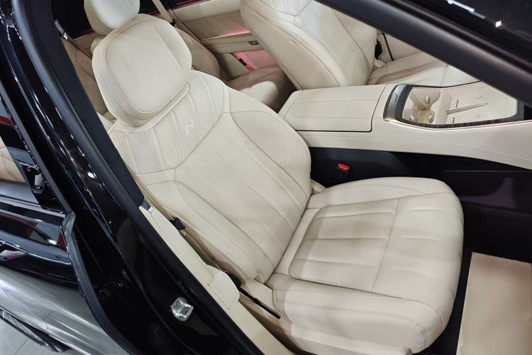 Used ONVO Luxeed L90 2025 Model—Max Six-Seater Version Right Front Seat