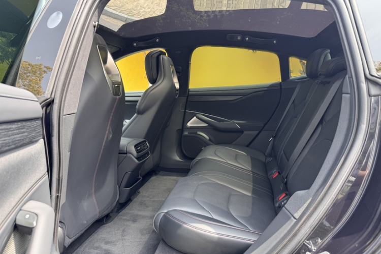 Used Xiaomi Auto SU7 2024 Four-Wheel Drive Ultra-Long Range Advanced Intelligent Driving Max Edition Interior 2