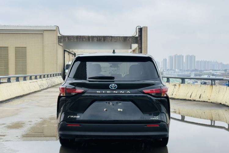 Used Toyota Sienna 2023 2.5L Hybrid Comfort Edition
