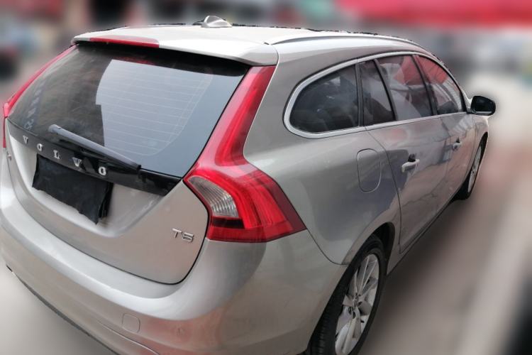 Used Volvo V60 2014 T5 Zhiyi Edition