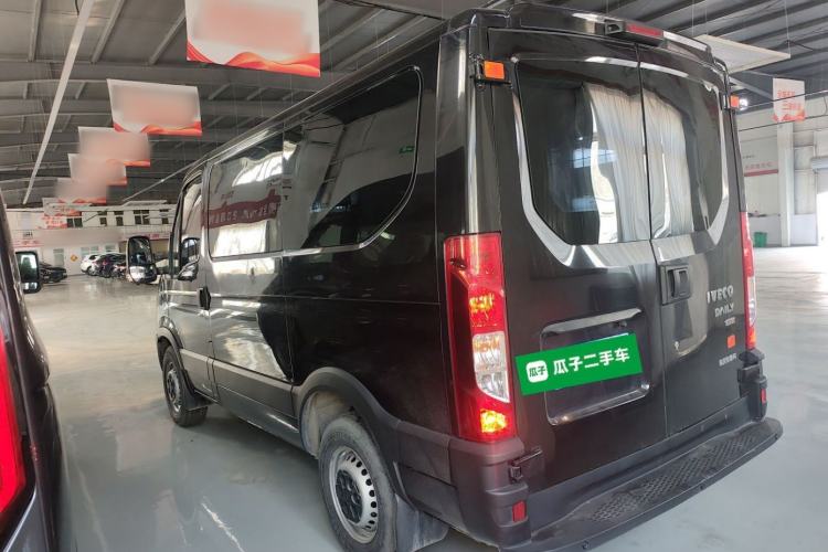 Used Iveco Eurocargo 2021 2.0T Manual Super-Rui Short Wheelbase Low-Roof Side-Hinged Door F1A
