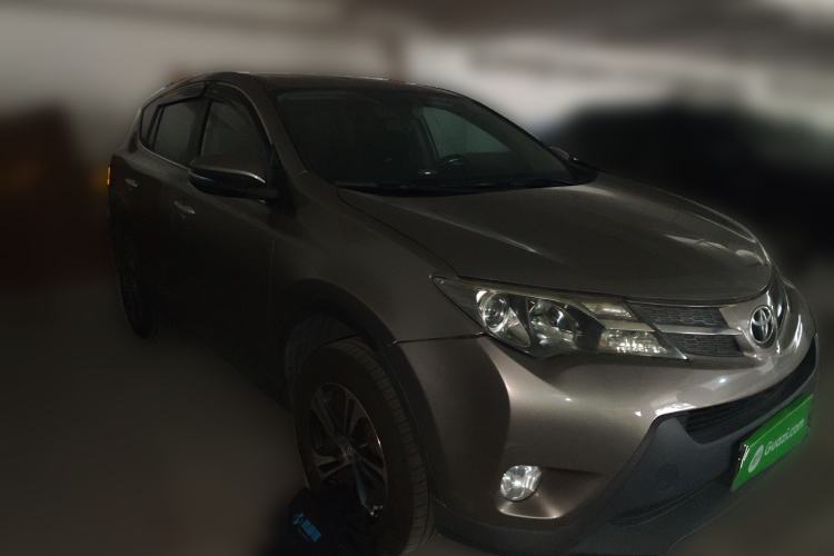 Used Toyota RAV4 2015 2.0L CVT Four-Wheel Drive New Edition Front Right 45 Deg