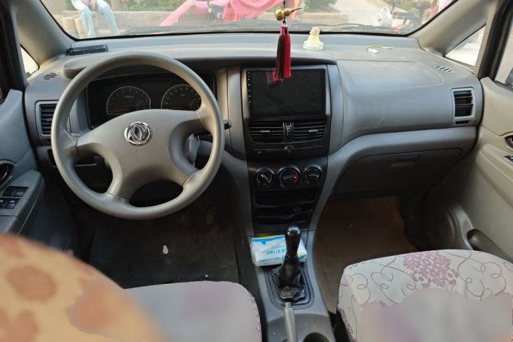 Used Dongfeng Shuaike 2011 1.5L Manual Comfort 7-Seater China IV Standard Center Console
