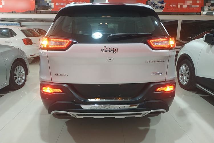 Used Jeep Cherokee 2016 2.4L Professional Smart Version