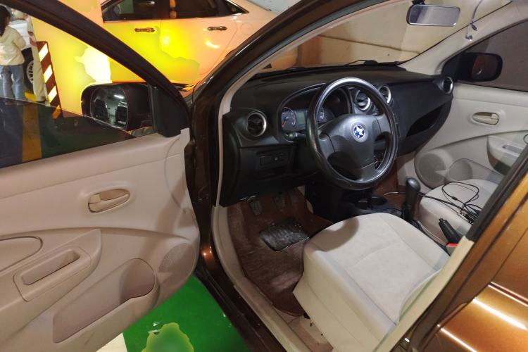 Used Venucia R30 2014 1.2L Manual Comfort Edition
