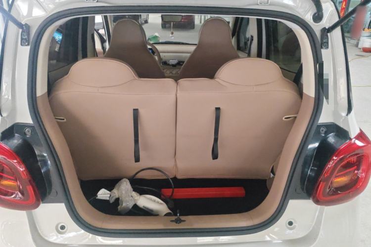 Used Wuling Hongguang MINIEV 2025 Four-Door Version Advanced Edition Trunk