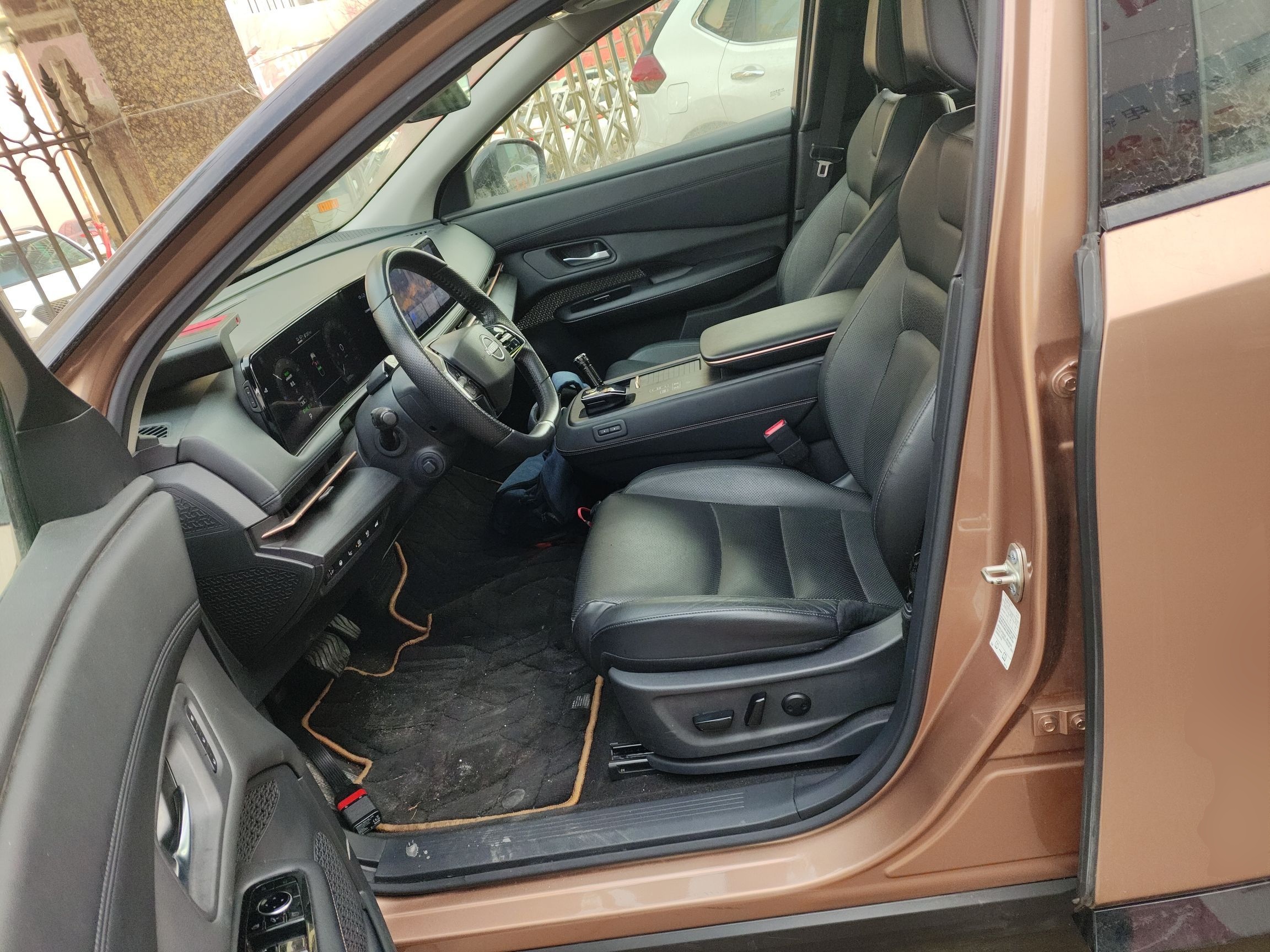 المقاعد الأمامية داخل السيارة