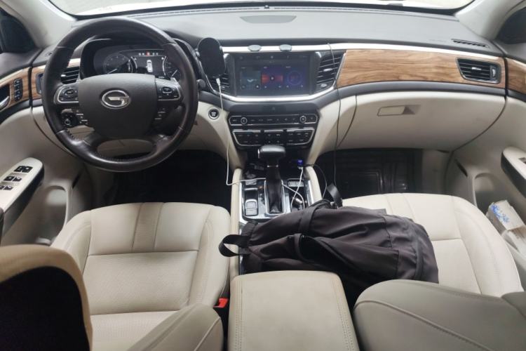 Used GAC Trumpchi GS8 2017 320T Two-Wheel Drive Luxury Smart Connectivity Version (7 Seats) Center Console