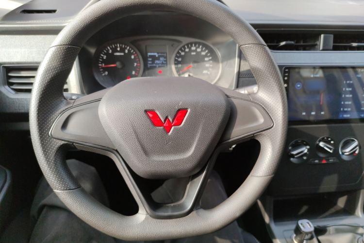 Used Wuling Hongguang PLUS 2020 1.5L Manual Standard Edition 7-Seater
