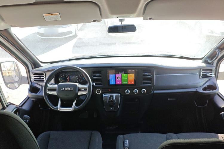 Used JMC Fushun 2023 2.0T Automatic Mid-Range Mid-Roof Commercial Multi-Purpose 7-Seater Passenger Vehicle Center Console