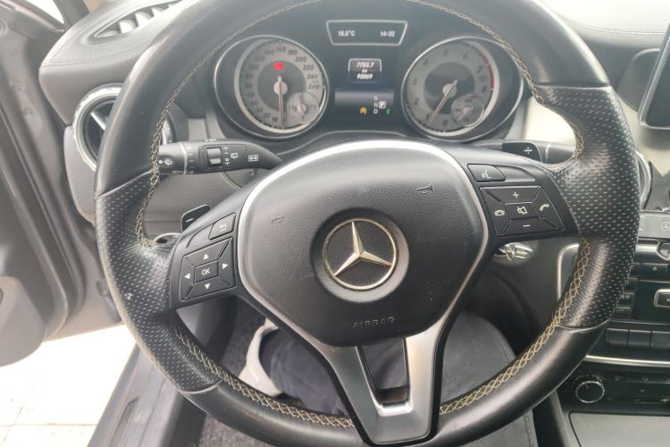 Used Mercedes-Benz GLA 2015 GLA 200 Fashion Model