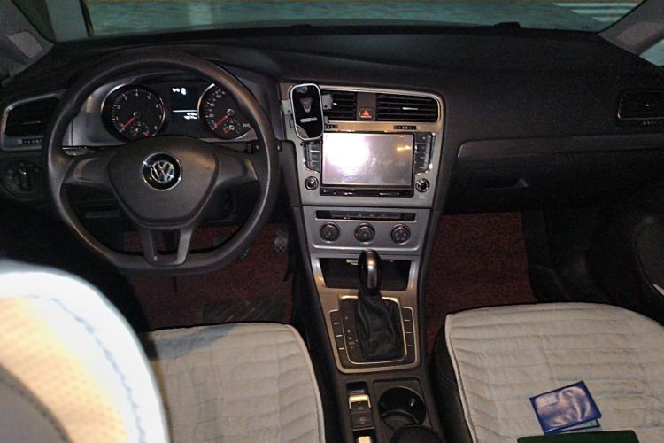 Used Volkswagen Golf 2015 1.6L Automatic Fashion Model Center Console