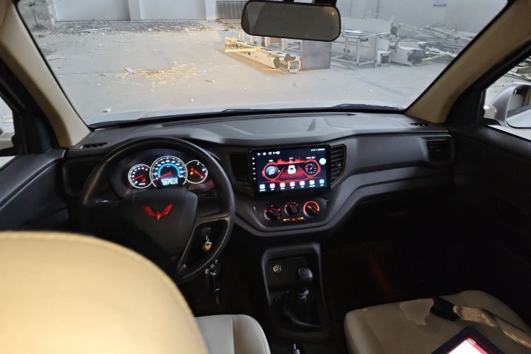 Used Wuling Hongguang V 2022 1.5L Enjoy Edition Electric-Powered LAR Center Console