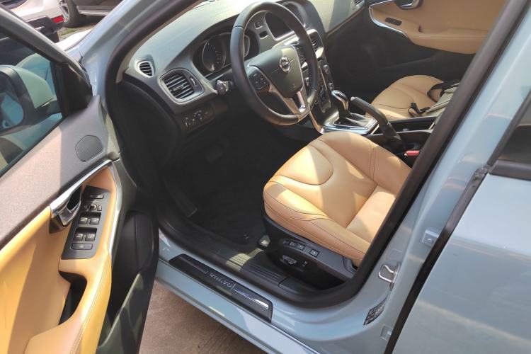 Used Volvo V40 2017 T3 Zhiyi Edition