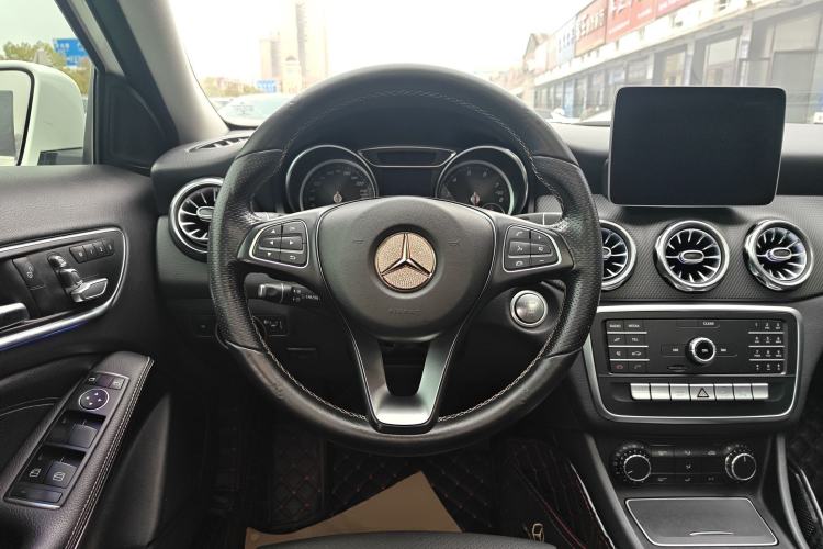Used Mercedes-Benz GLA 2018 GLA 200 Sport Edition Steering Wheel