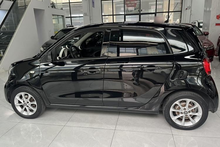 Used smart forfour 2016 1.0L 52 kW Dynamic Edition
