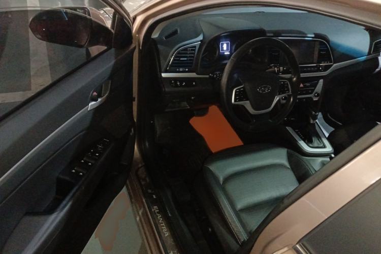 Used Hyundai Elantra (6th Generation / Lingdong) 2016 1.6L Automatic ZhiXuan · Luxury Version Interior 3