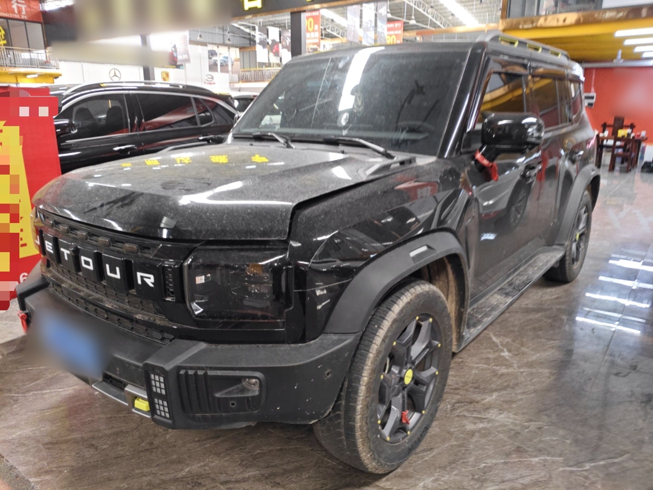 تحت مقدمة السيارة