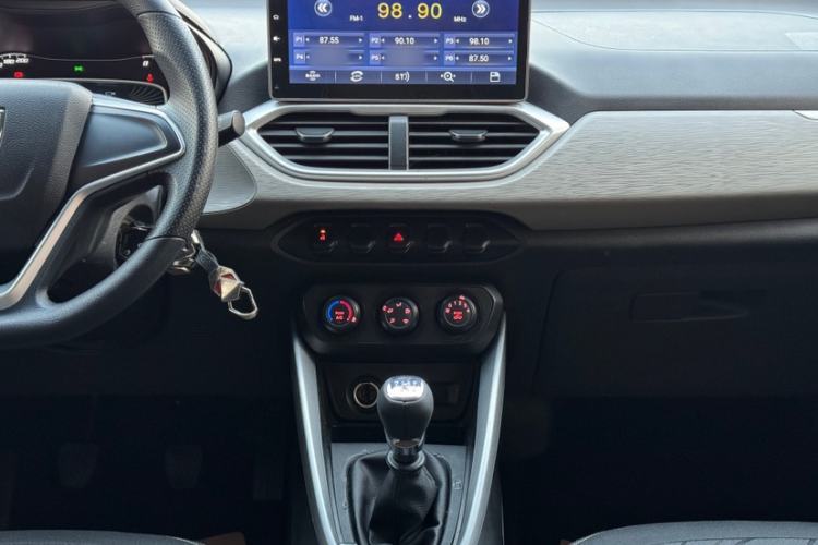 Used Baojun 510 2017 1.5L manual Comfort trim Interior 1