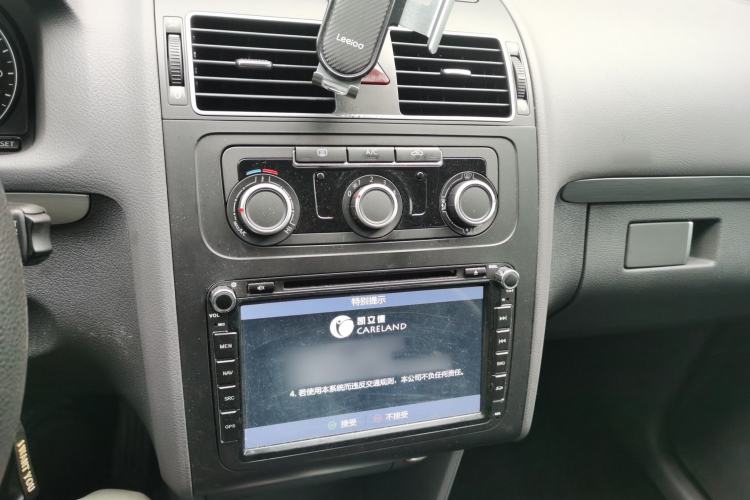 Used Volkswagen Touran 2015 1.4T DSG Comfort Edition 5 Seats Audio And AC Panel