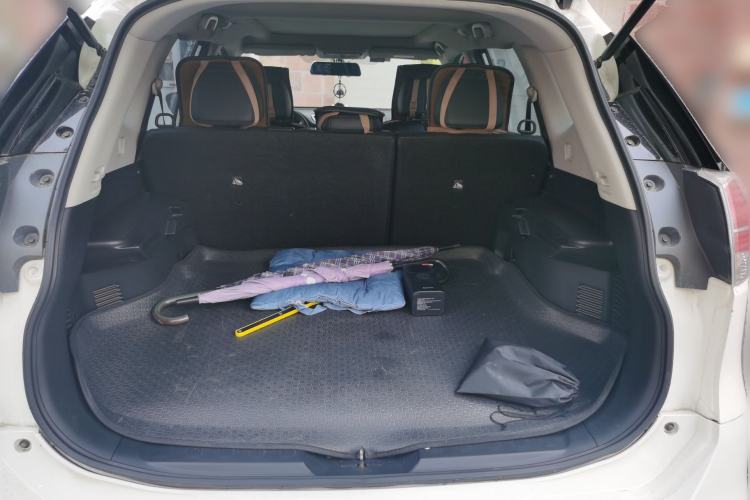 Used Nissan X-Trail 2014 2.5L CVT Leading Edition 4WD
