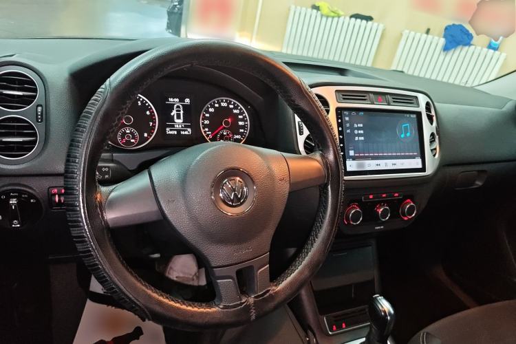 Used Volkswagen Tiguan 2016 280TSI Automatic Two-Wheel-Drive Silk Road Style Edition Center Console