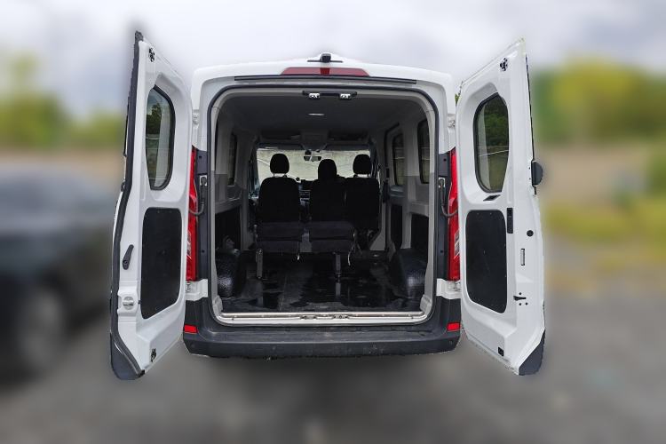 Used SAIC MAXUS Xintu V90 2024 ZhiJie 2.0T Automatic Front-Wheel-Drive Short Wheelbase Mid-Height Design with Single Rear Tire—5/6 Seater