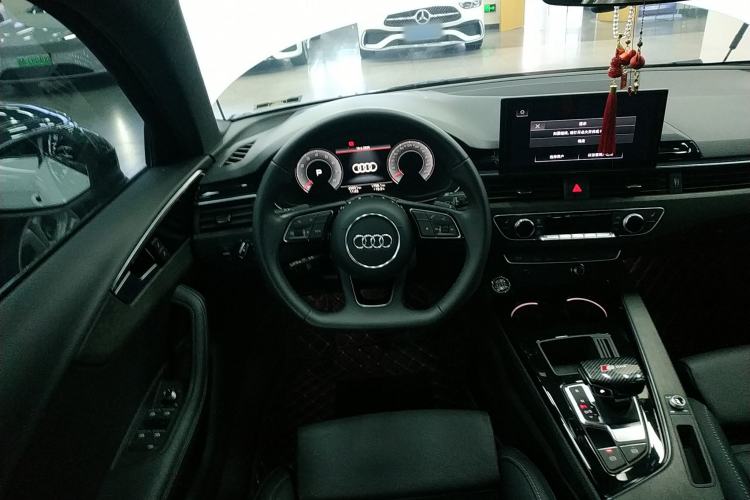 Used Audi A4L 2023 40 TFSI Luxury Dynamic Model Steering Wheel