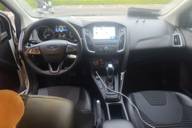 Used Ford Focus 2017 Hatchback EcoBoost 180 Automatic Elite Model Center Console