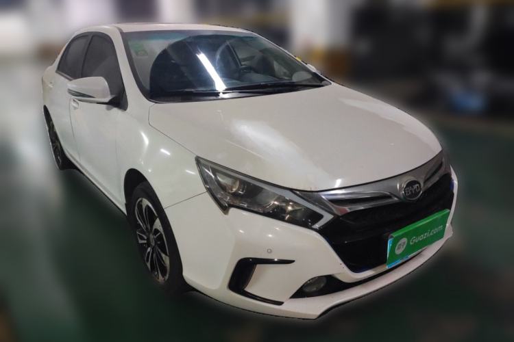 Used BYD Qin New Energy 2015 1.5T Dual-Crown Flagship Plus Edition Front Right 45 Deg