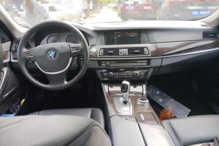 Used BMW 5 Series 2011 523Li Luxury Model Center Console